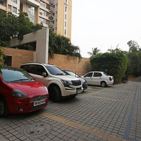 כלכותה Capital O 10212 Hotel West Willows Xanadu מראה חיצוני תמונה