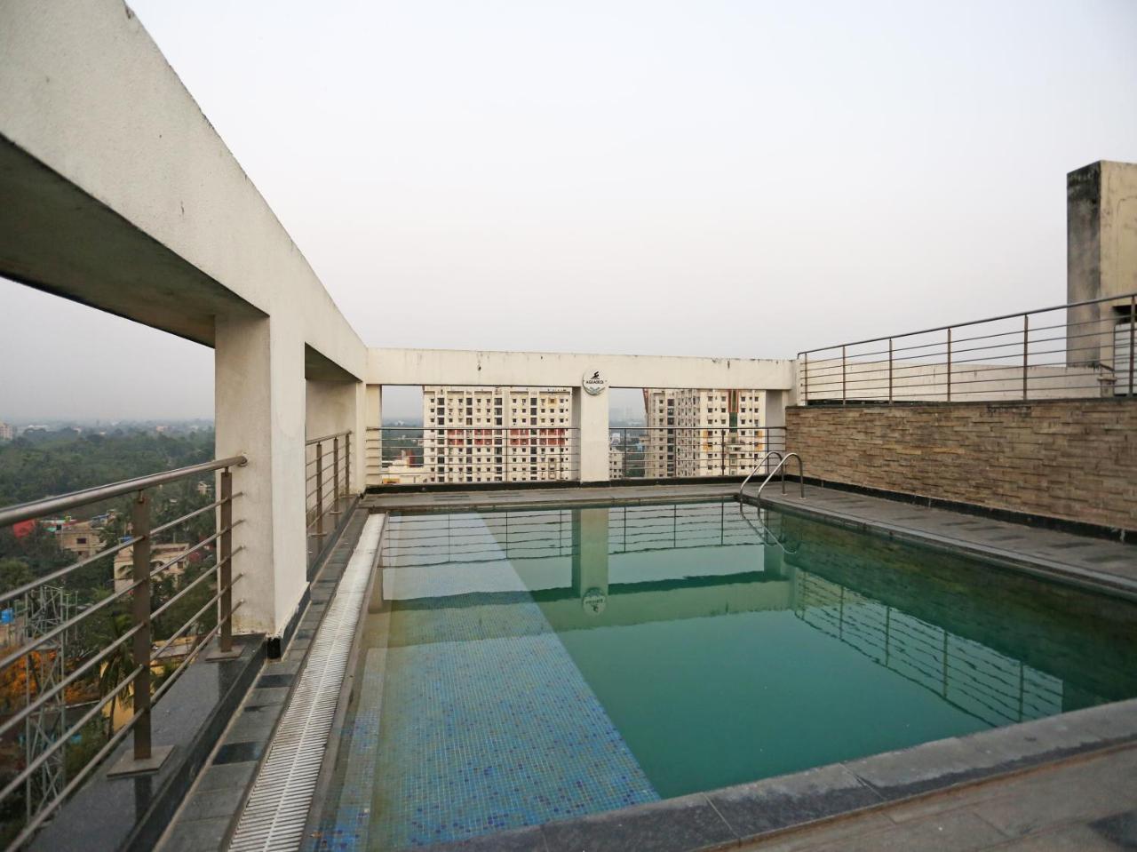 כלכותה Capital O 10212 Hotel West Willows Xanadu מראה חיצוני תמונה