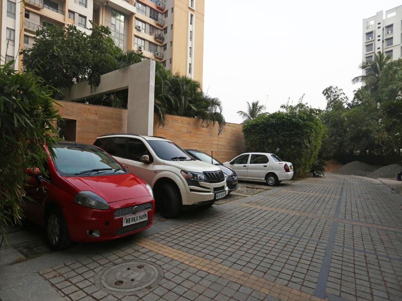 כלכותה Capital O 10212 Hotel West Willows Xanadu מראה חיצוני תמונה