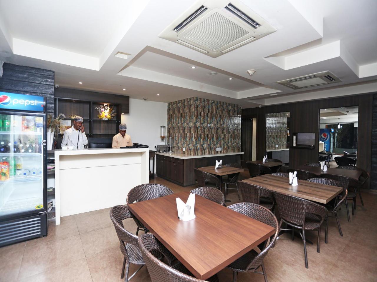 כלכותה Capital O 10212 Hotel West Willows Xanadu מראה חיצוני תמונה