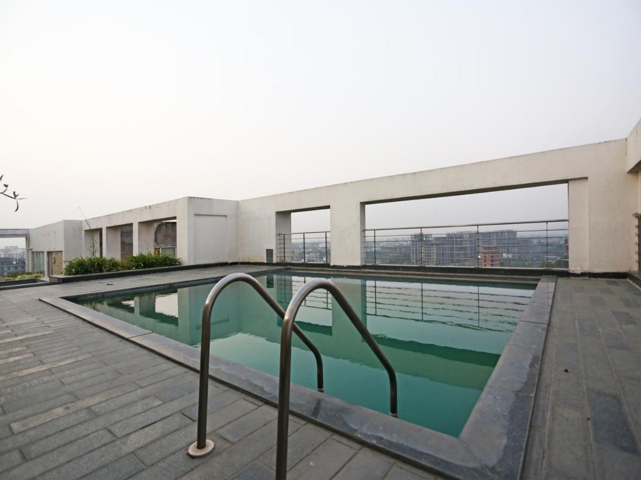 כלכותה Capital O 10212 Hotel West Willows Xanadu מראה חיצוני תמונה