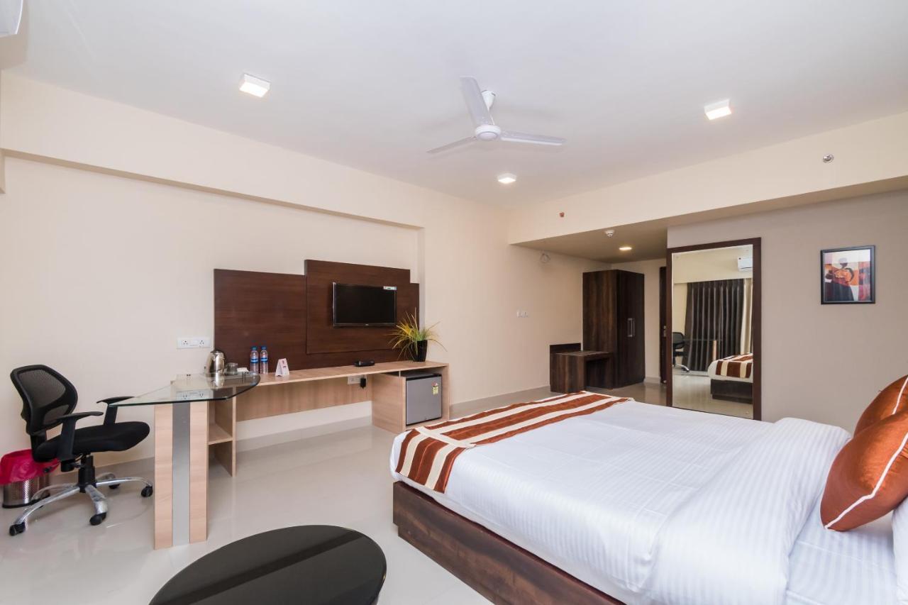 כלכותה Capital O 10212 Hotel West Willows Xanadu מראה חיצוני תמונה
