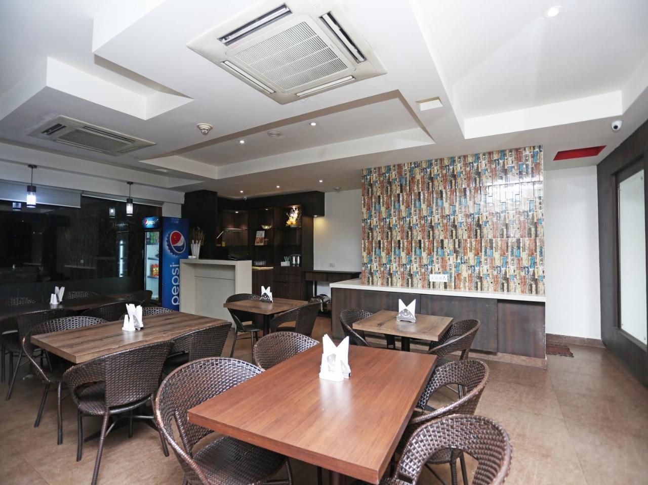 כלכותה Capital O 10212 Hotel West Willows Xanadu מראה חיצוני תמונה