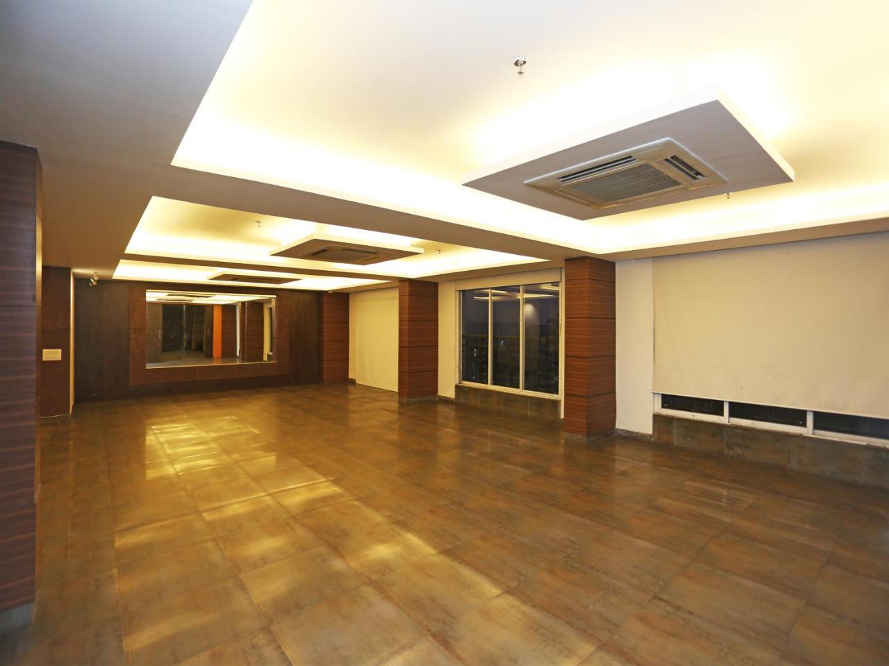 כלכותה Capital O 10212 Hotel West Willows Xanadu מראה חיצוני תמונה