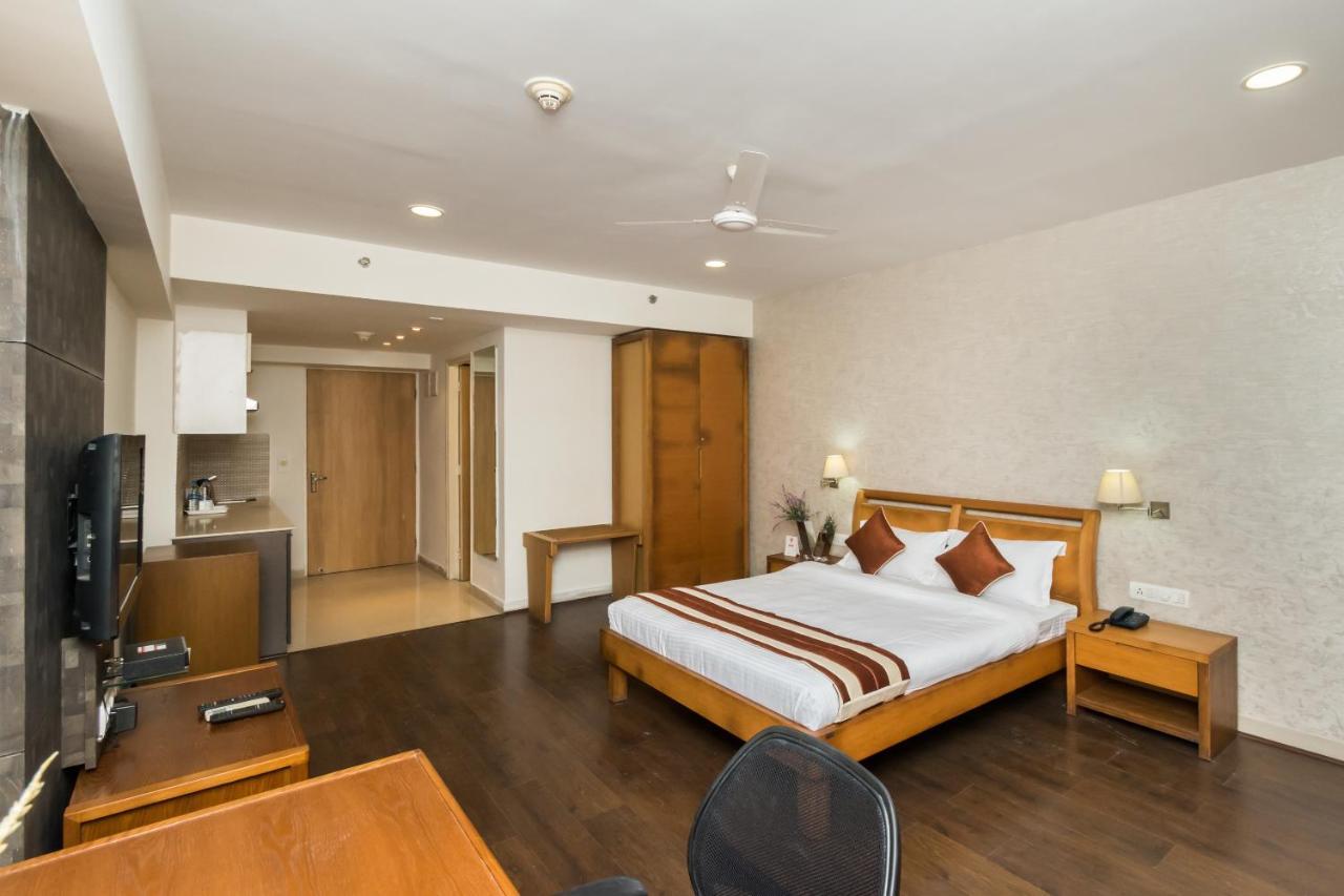 כלכותה Capital O 10212 Hotel West Willows Xanadu מראה חיצוני תמונה