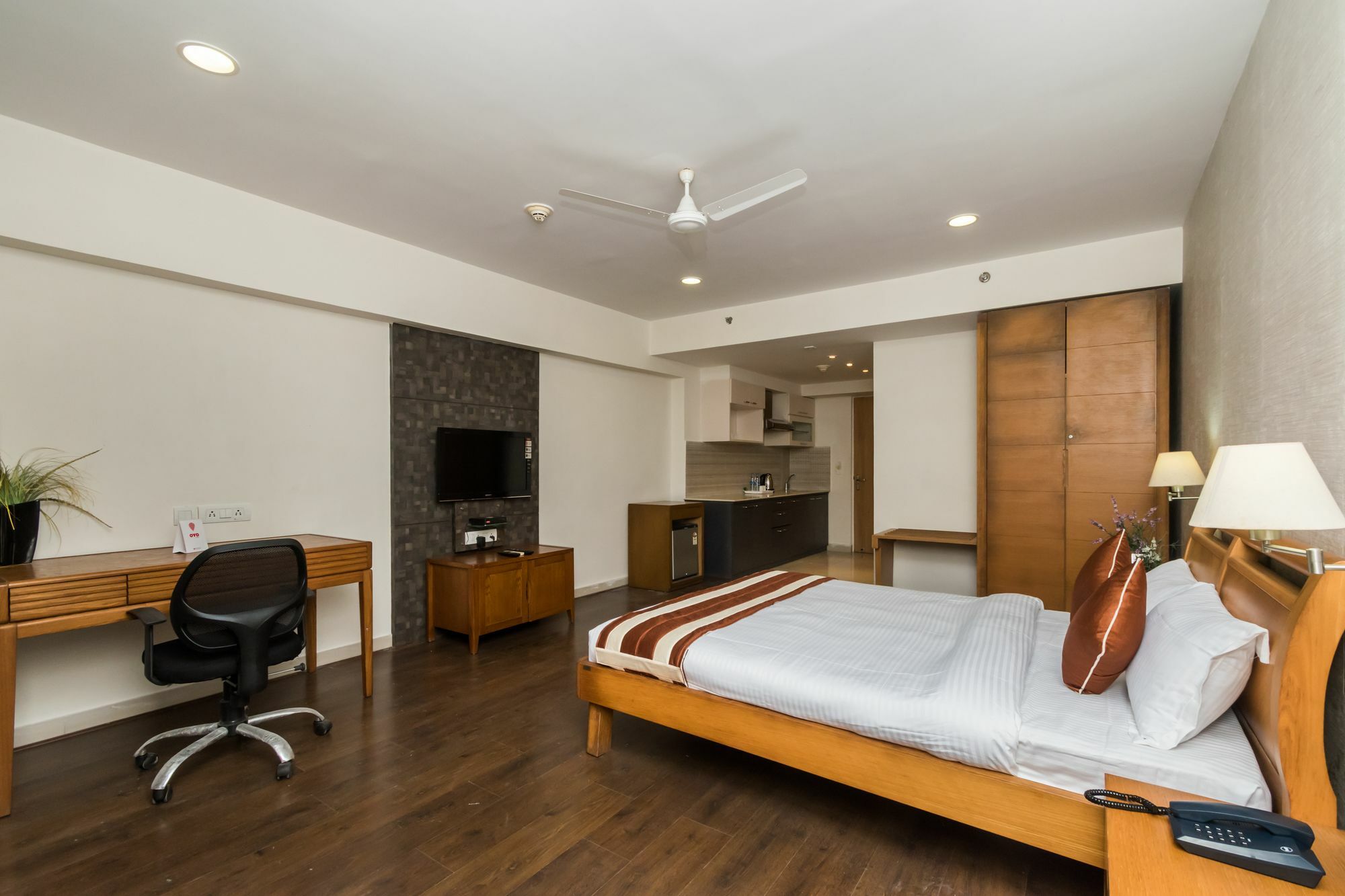 כלכותה Capital O 10212 Hotel West Willows Xanadu מראה חיצוני תמונה