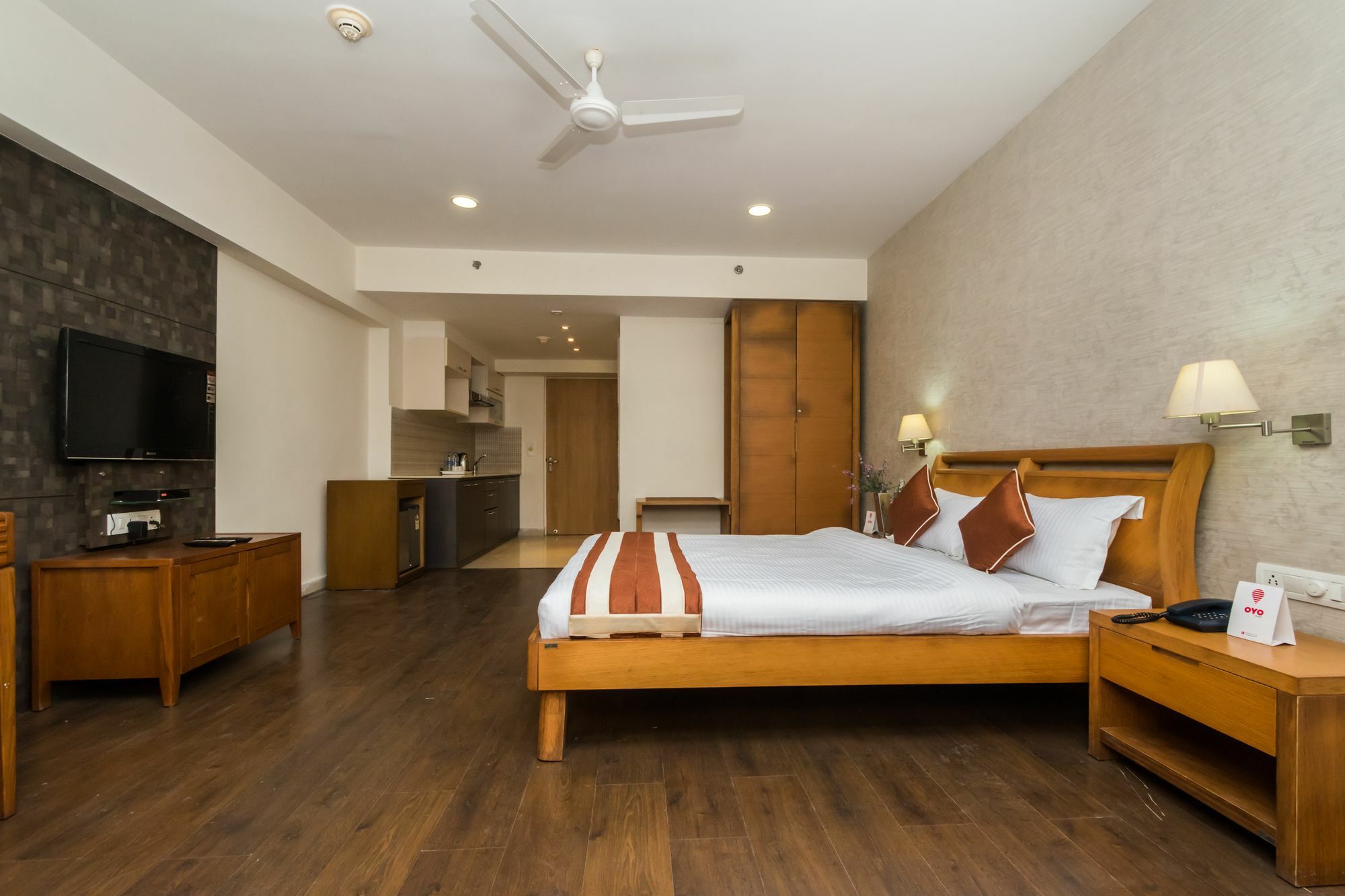 כלכותה Capital O 10212 Hotel West Willows Xanadu מראה חיצוני תמונה