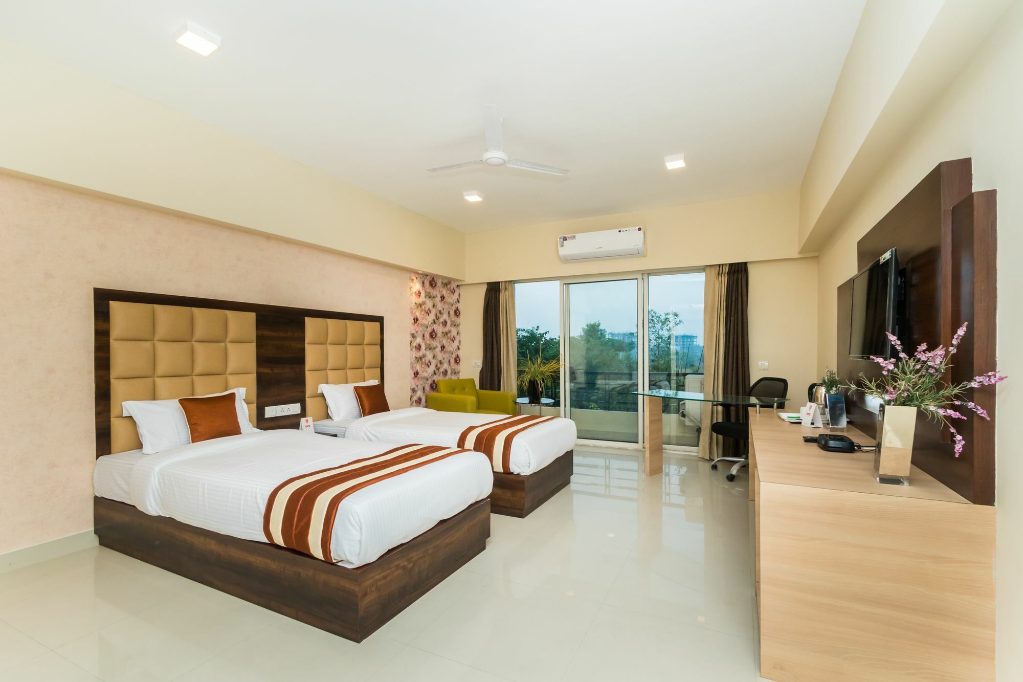 כלכותה Capital O 10212 Hotel West Willows Xanadu מראה חיצוני תמונה